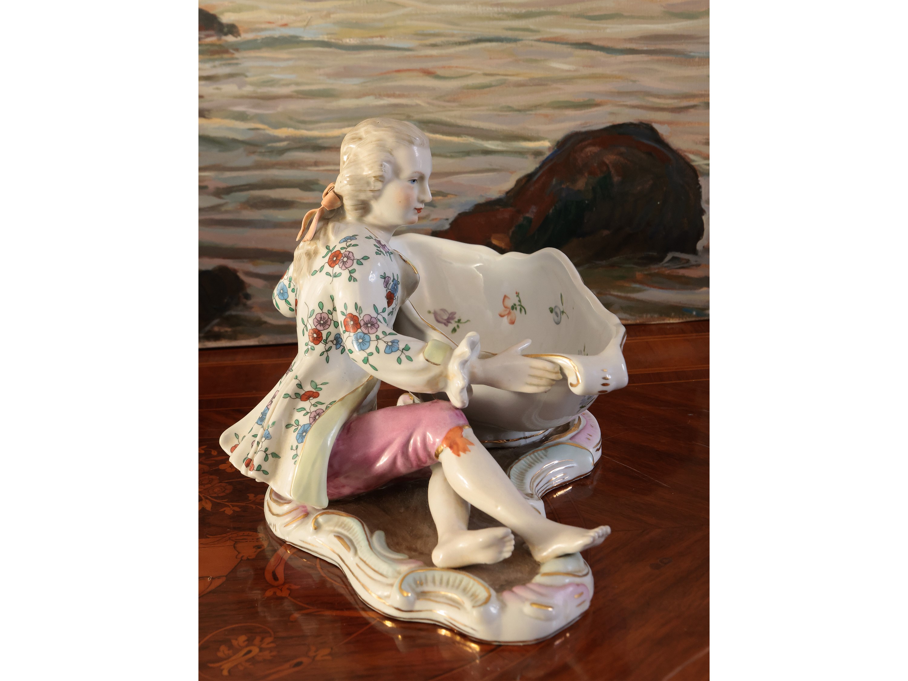 Coppia di grandi salsiere in porcellana, modelli Meissen, h cm 19x34x17