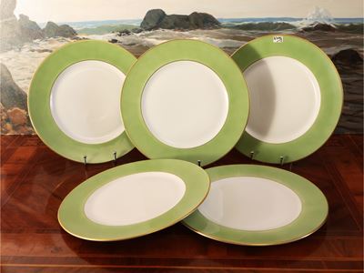 Richard Ginori, Serie di dodici sottopiatti in porcellana con bordo verde chiaro e profilatura in...