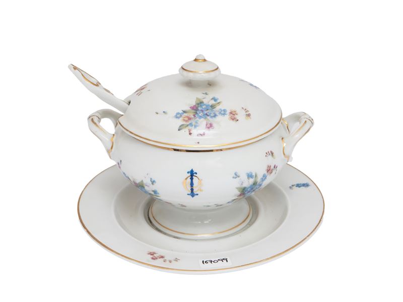 Tazza da puerpera in porcellana, Fine XIX/inizio XX secolo