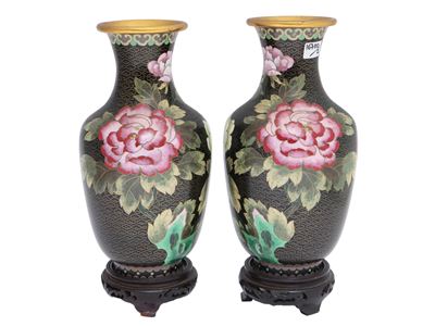 Coppia di vasi in smalto cloisonné a forma di balaustro