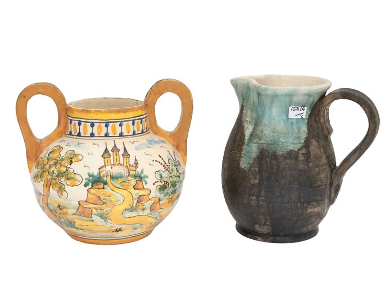 Due accessori in ceramica smaltata