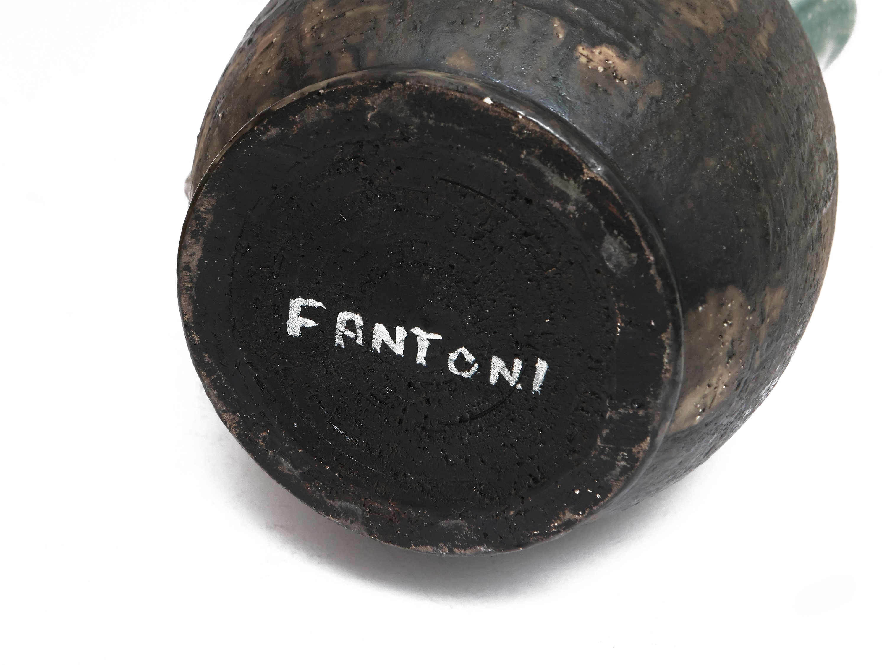 Due accessori in ceramica smaltata