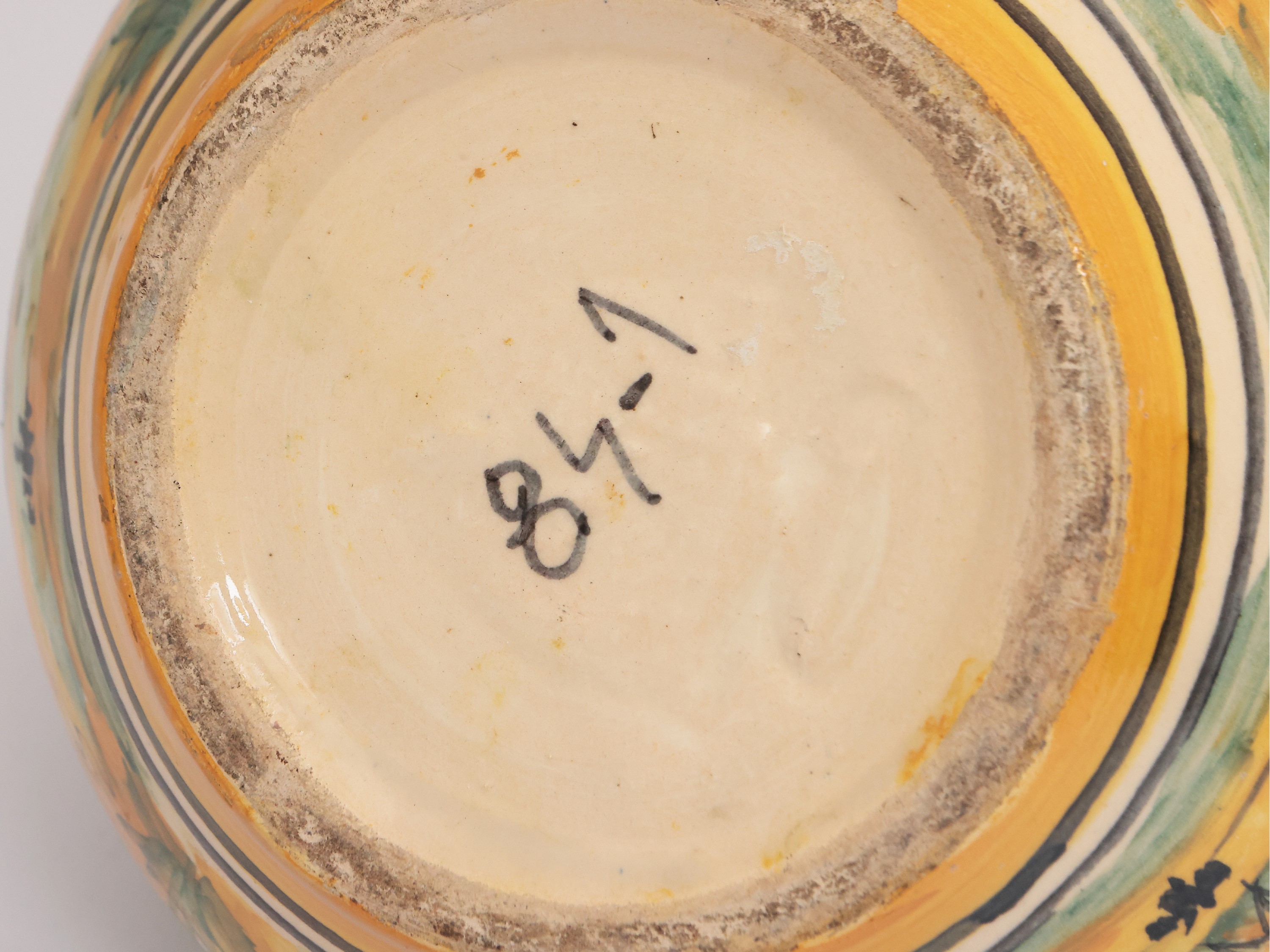 Due accessori in ceramica smaltata