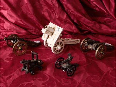 Collezione di Cannoni in Miniatura