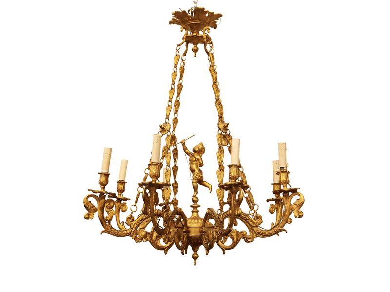 Lampadario in bronzo dorato con figura di Cupido, h 72 cm, diam 92 cm