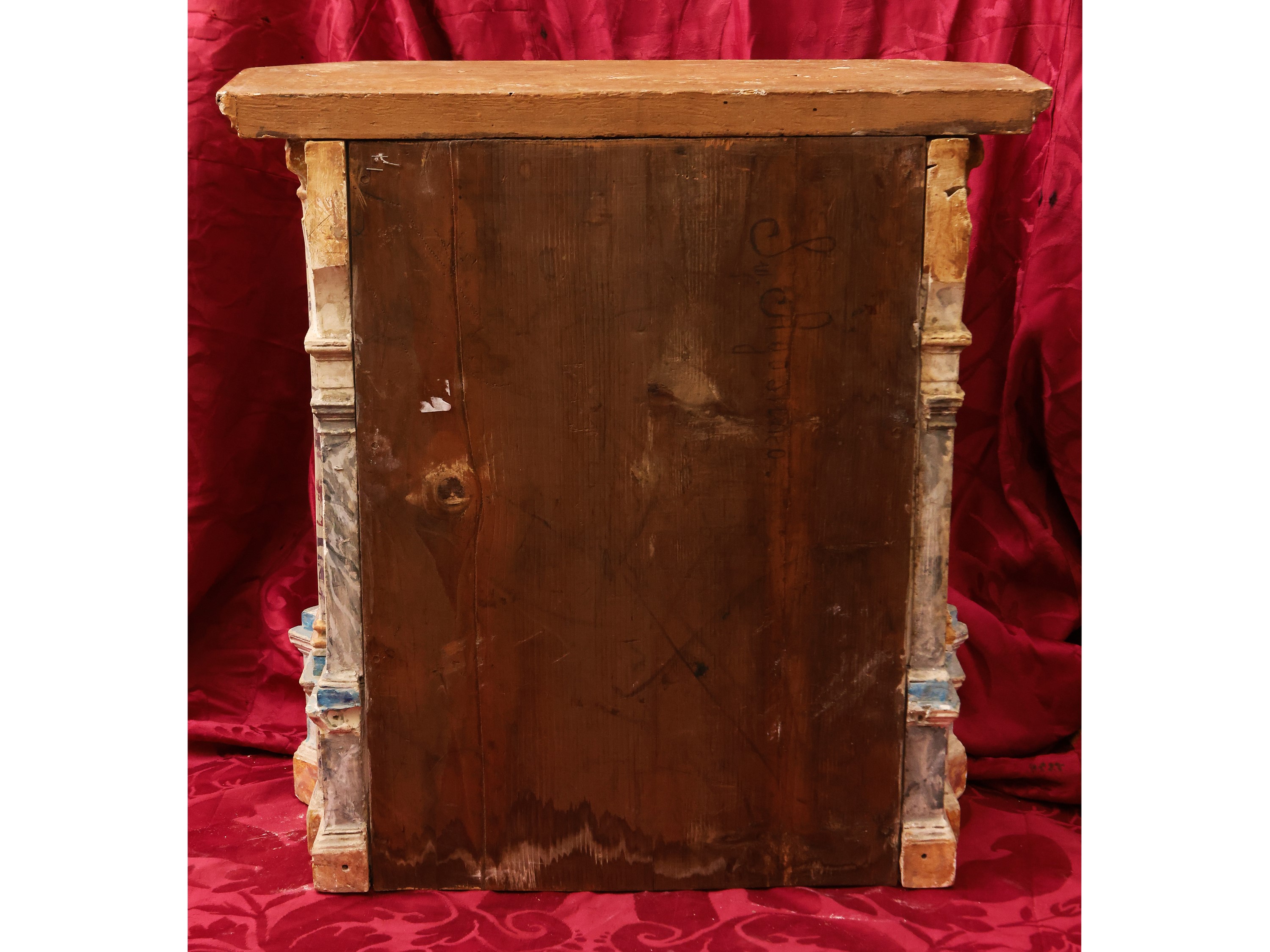 Tabernacolo in gesso policromo e legno