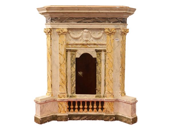 Tabernacolo in gesso policromo e legno
