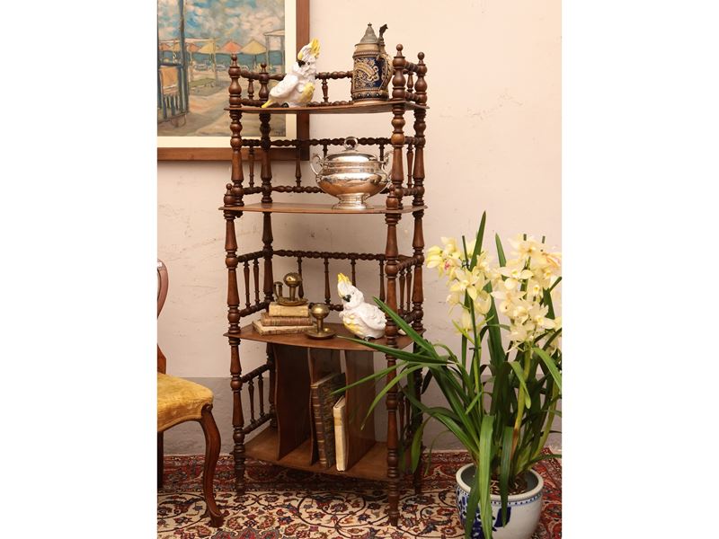 Etagere in Noce