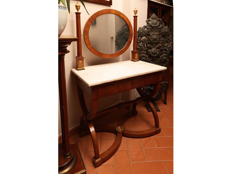 Toilette impiallacciata in noce e piuma di noce con specchiera psiche