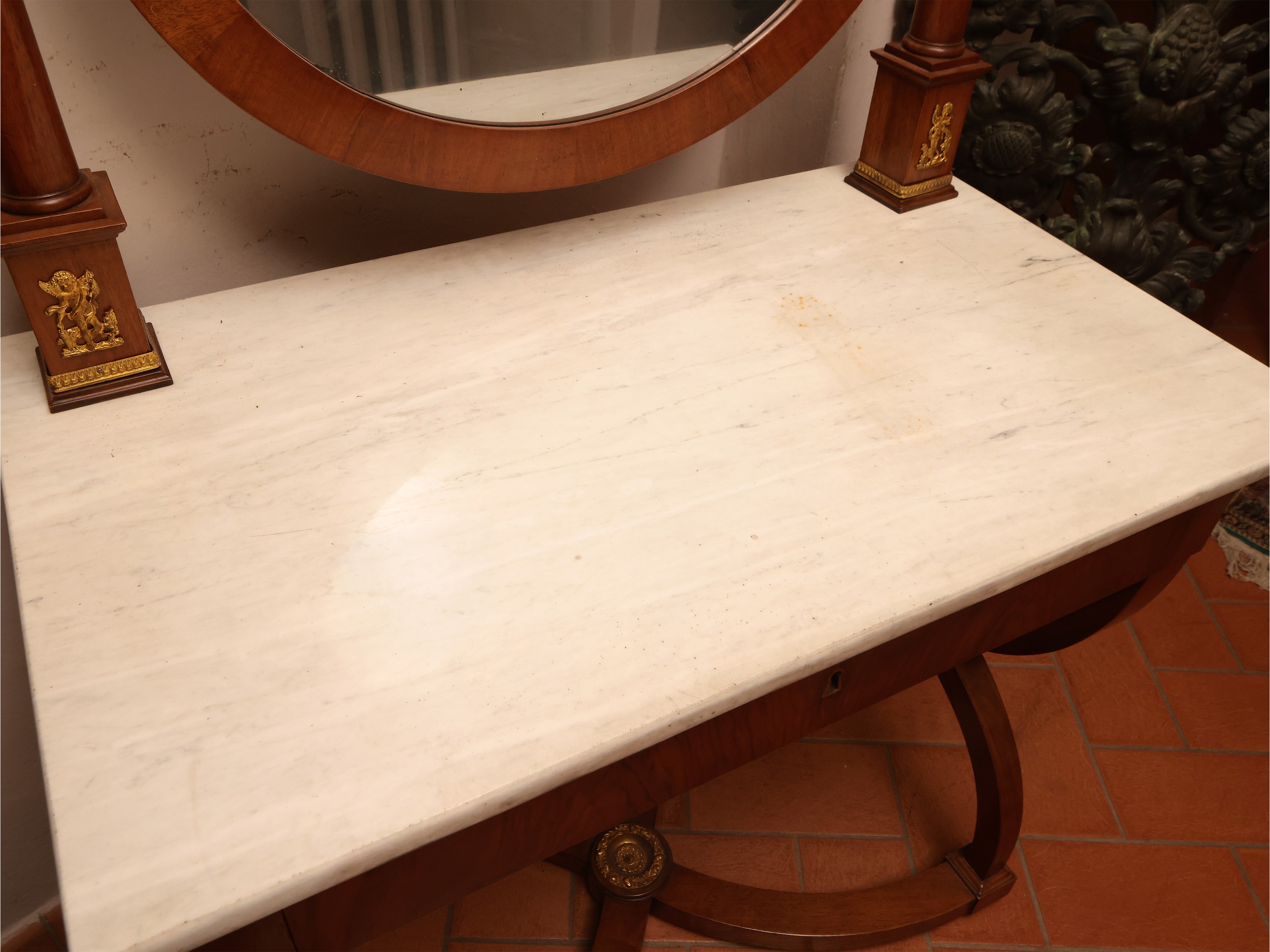 Toilette impiallacciata in noce e piuma di noce con specchiera psiche