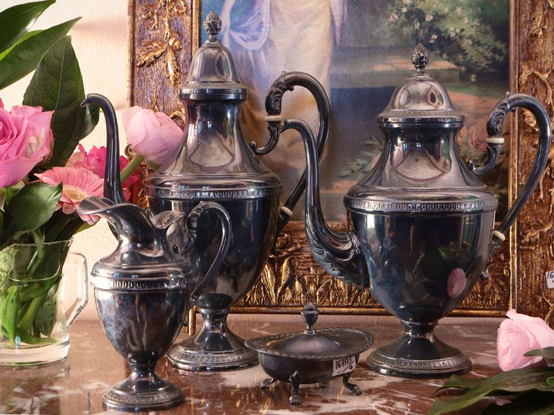 Servizio da tè e caffè in argento