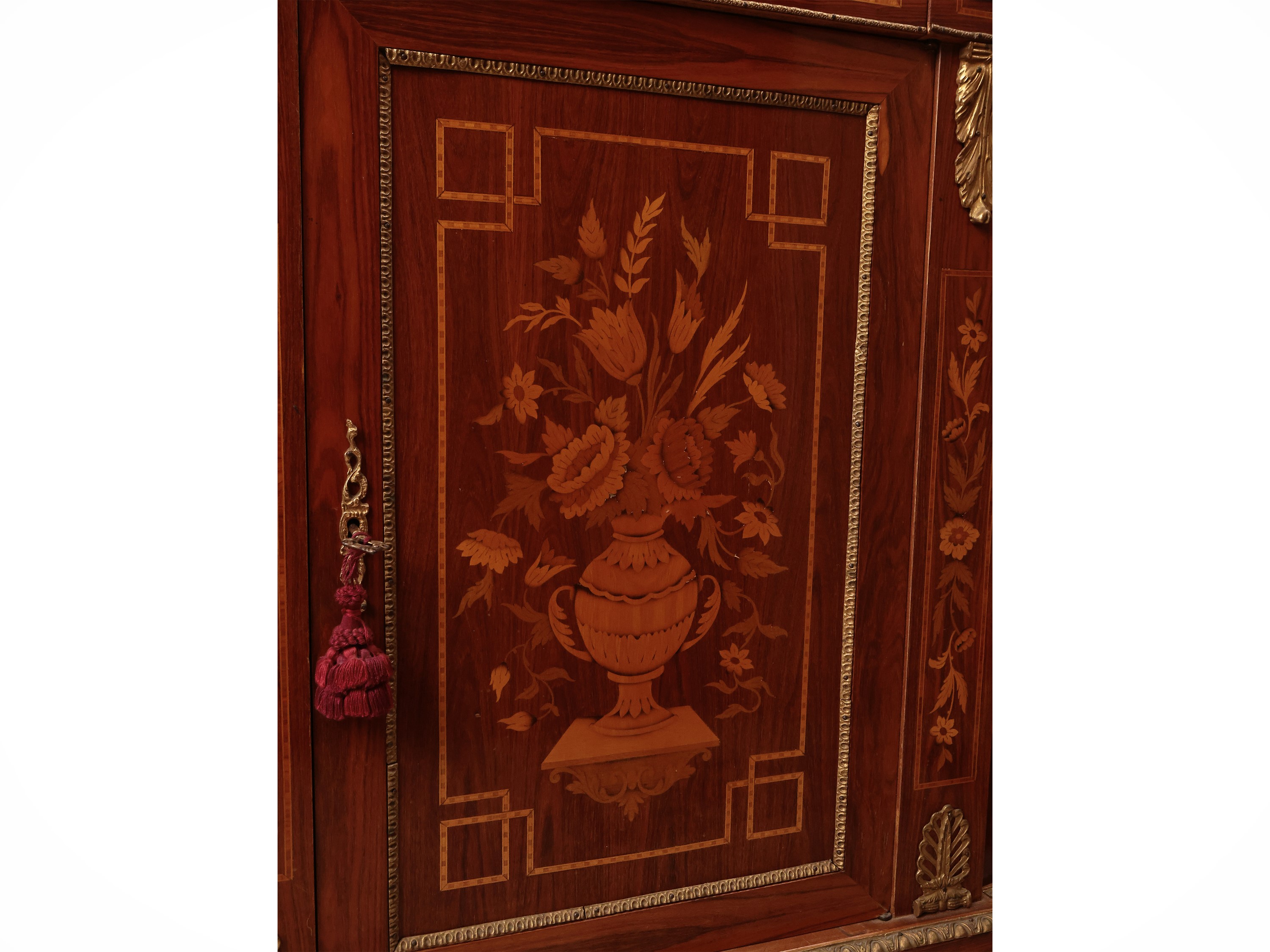 Credenza Impiallacciata in Noce ed Altre Essenze