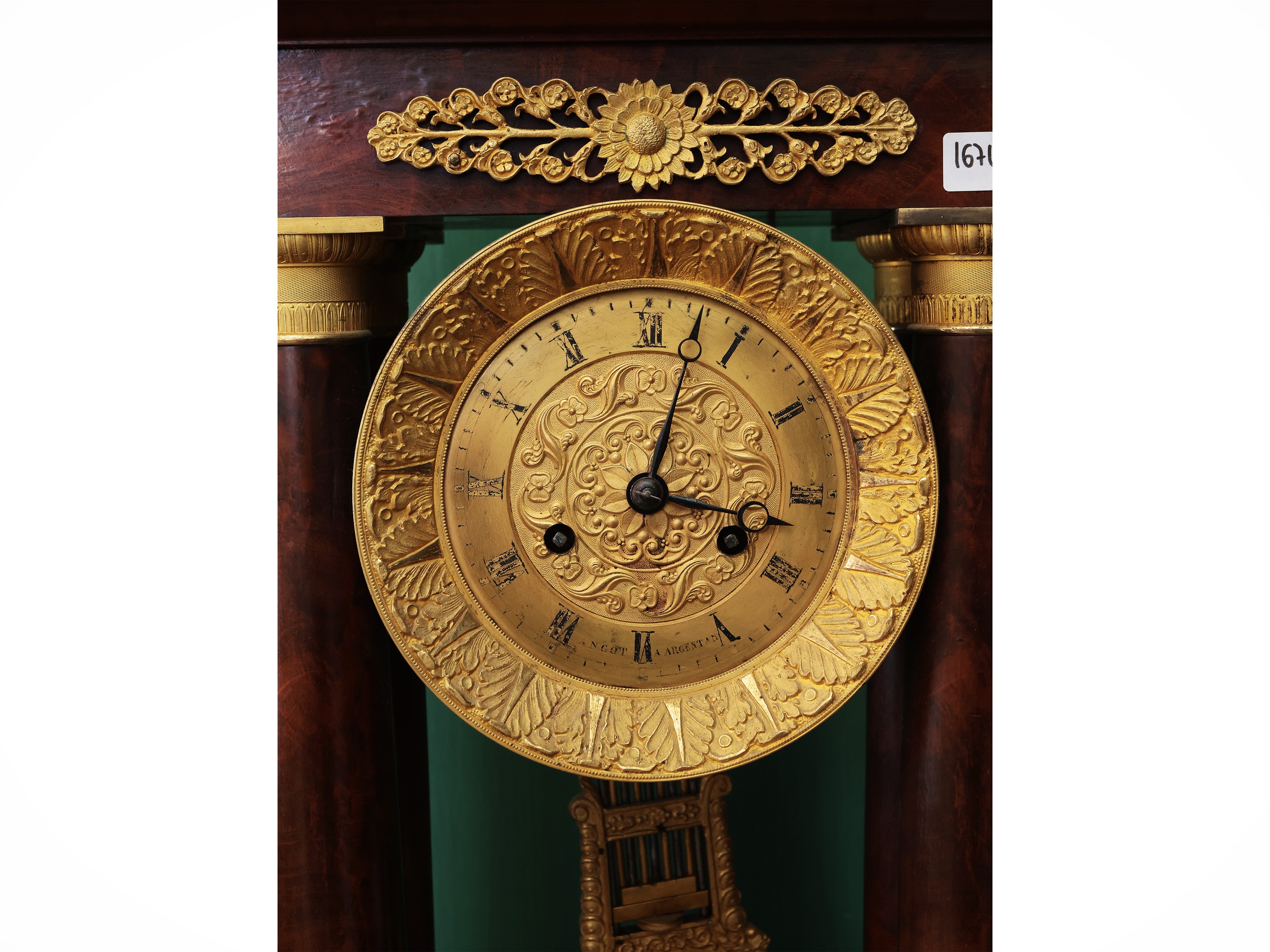 Orologio da Tavolo a Tempietto in Noce