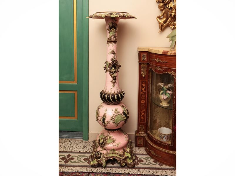 Monumentale Colonna Porta Sculture di Gusto Art Nouveau in Ceramica Policroma