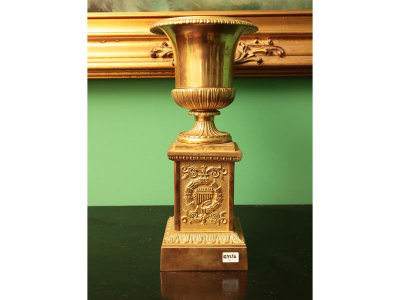 Vaso mediceo, bronzo dorato, h cm 34 x 15