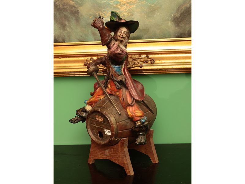 Caratello da Marsala in ceramica policroma con figura di cavaliere, h 46 cm