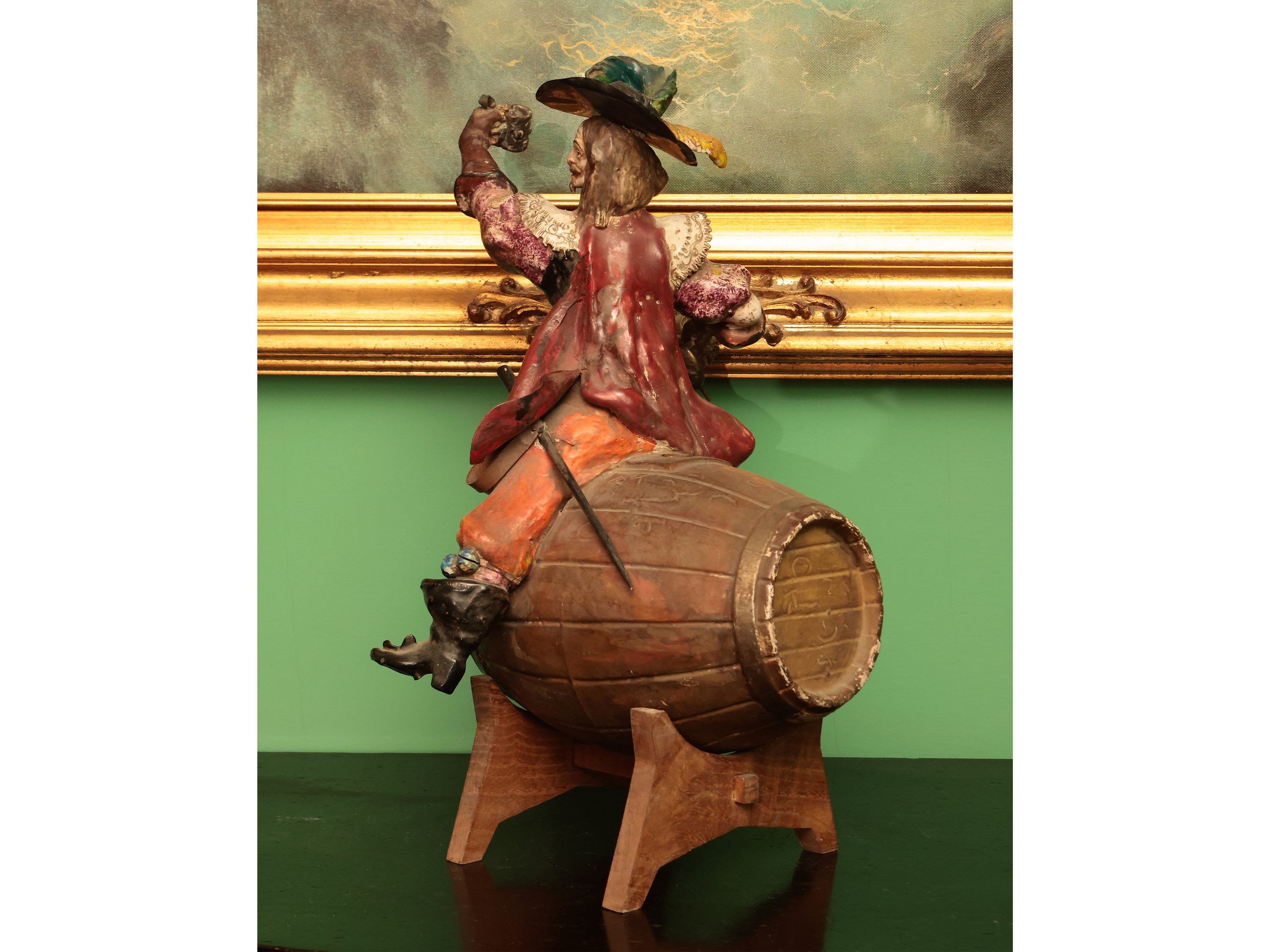 Caratello da Marsala in ceramica policroma con figura di cavaliere, h 46 cm