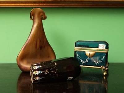 Vasi e cofanetto in vetro, inizio del XX secolo