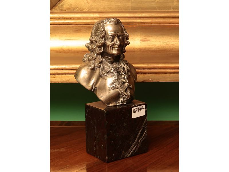 Busto di Voltaire, argento su base in marmo