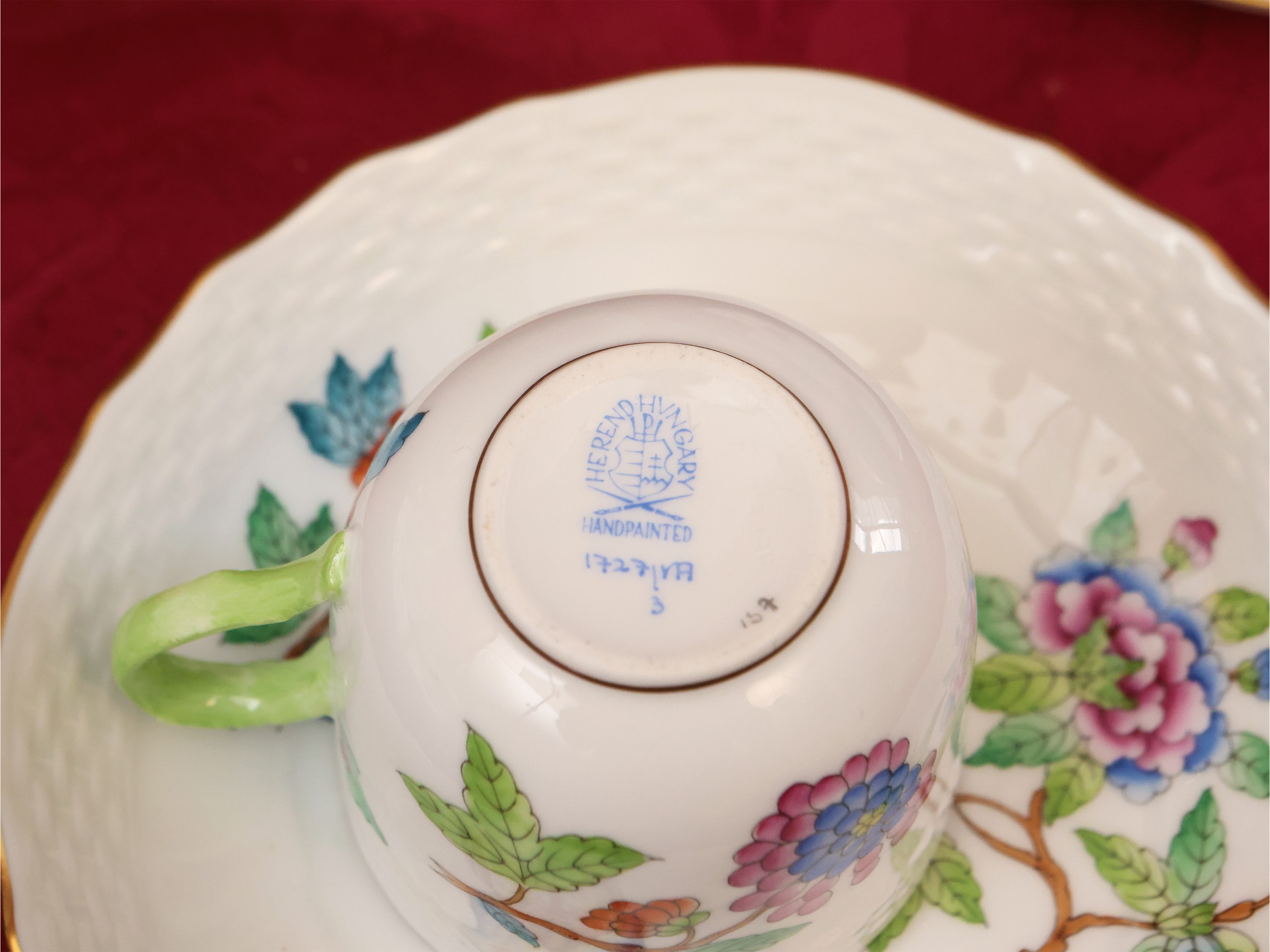 Herend, Servizio di piatti in porcellana con decoro Queen Victoria