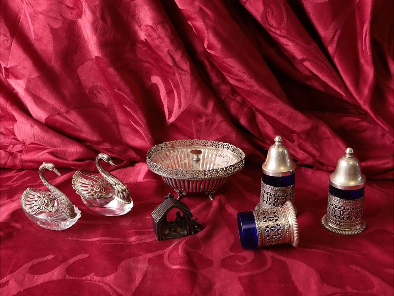 Accessori per la tavola in argento, coppia di saliere a forma di cigni con vaschetta