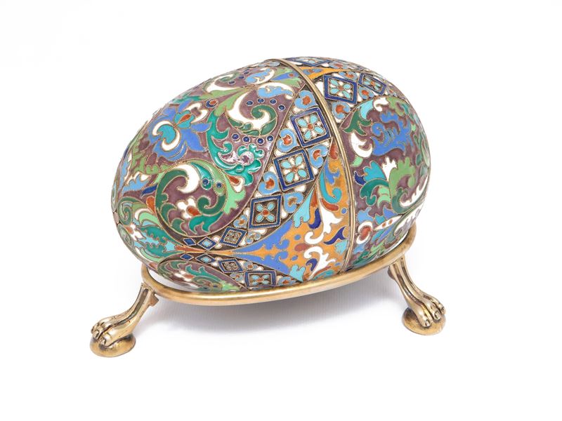 Grigory Sbitnev, Uovo in argento vermeil e smalti cloisonné, Mosca 1908-1926
