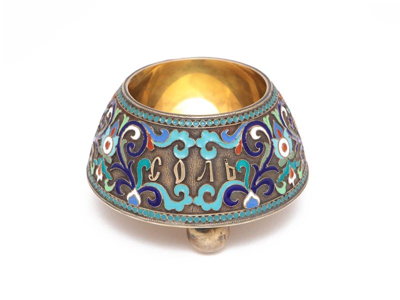 Mikail Ovchinnikov, Saliera di benvenuto per sale e pane in argento vermeil con smalti cloisonné,...