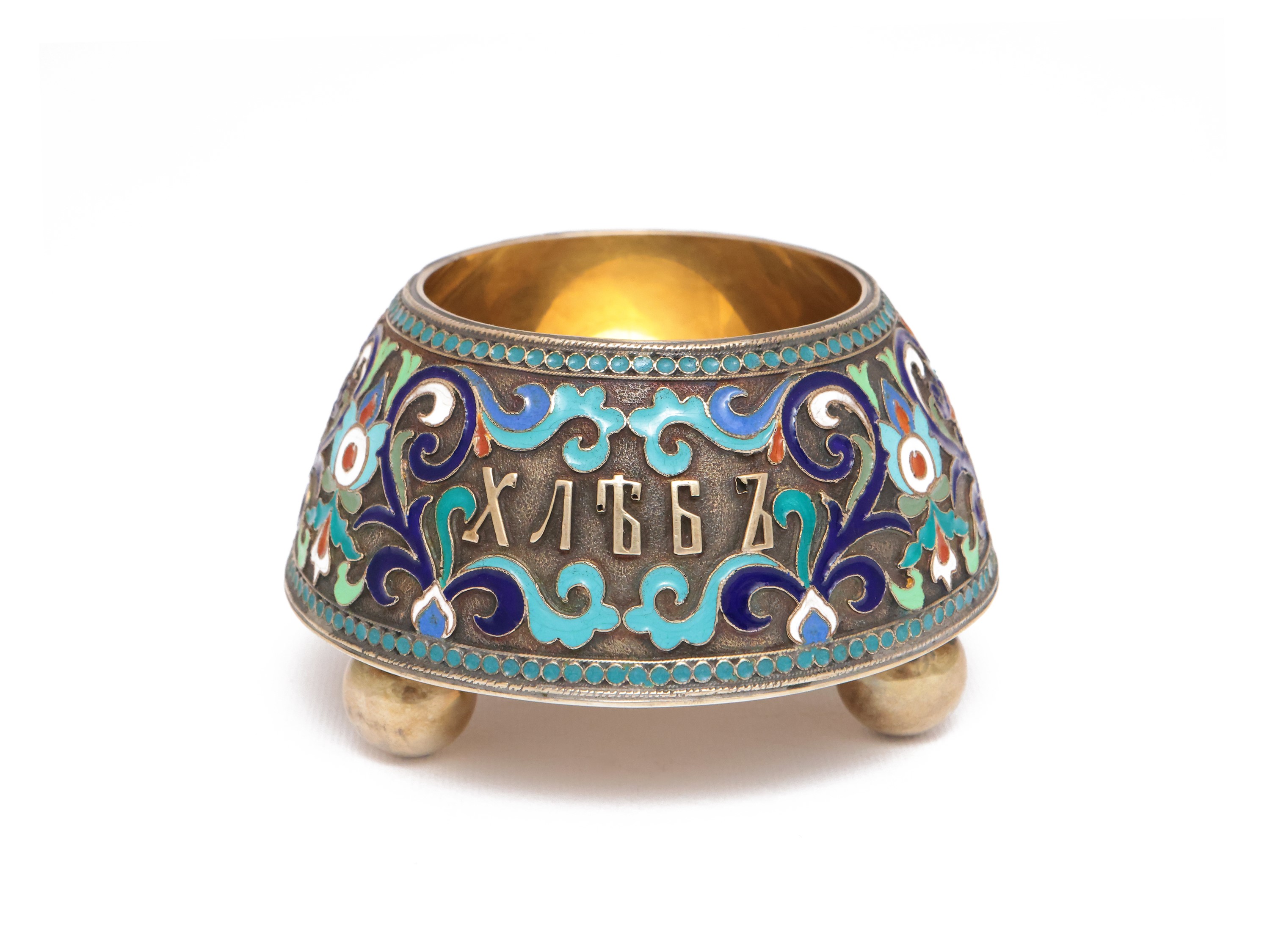Mikail Ovchinnikov, Saliera di benvenuto per sale e pane in argento vermeil con smalti cloisonné,...