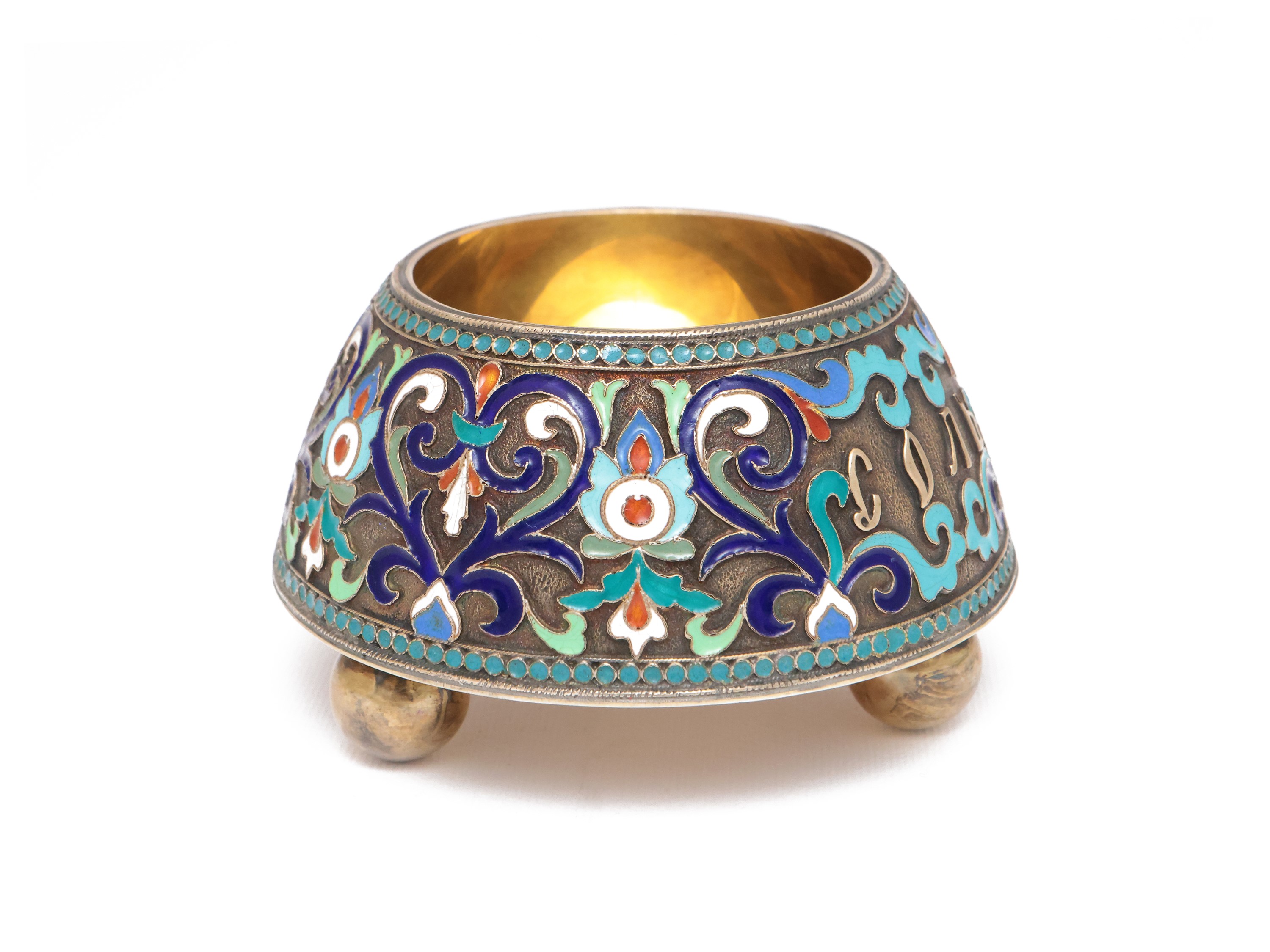 Mikail Ovchinnikov, Saliera di benvenuto per sale e pane in argento vermeil con smalti cloisonné,...