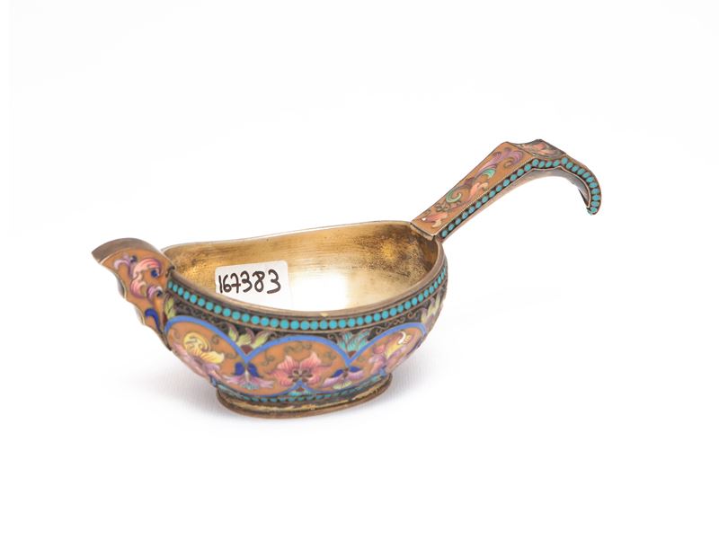 Piccolo kovsh in argento vermeil e smalti cloisonné, San Pietroburgo, 1882-1899