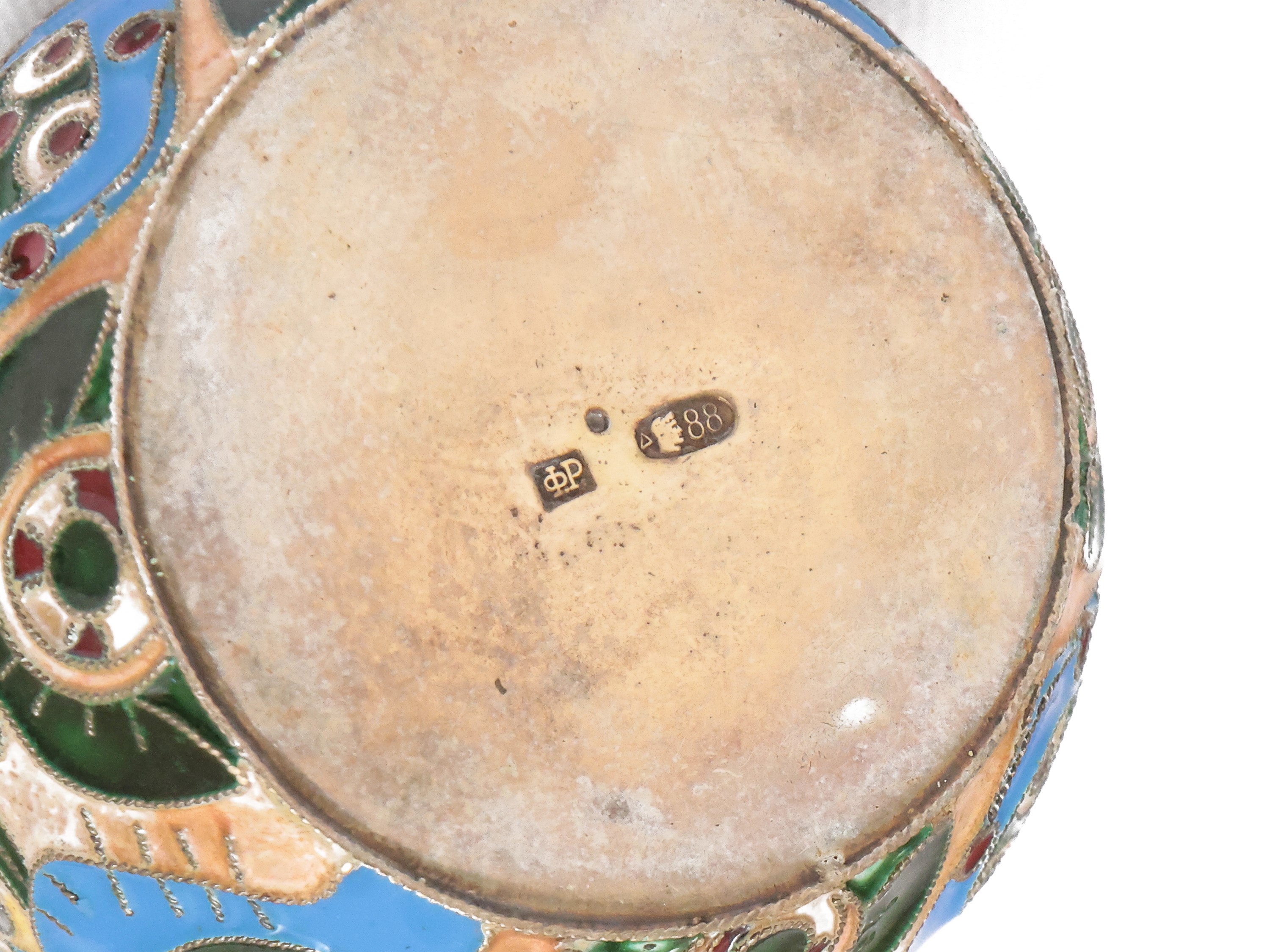 Bicchierino da vodka in argento vermeil e smalti cloisonné, Mosca, 1908-1922