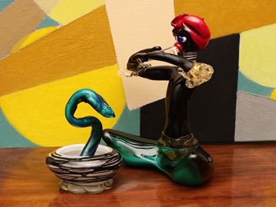 Incantatore di serpenti, scultura in vetro di Murano