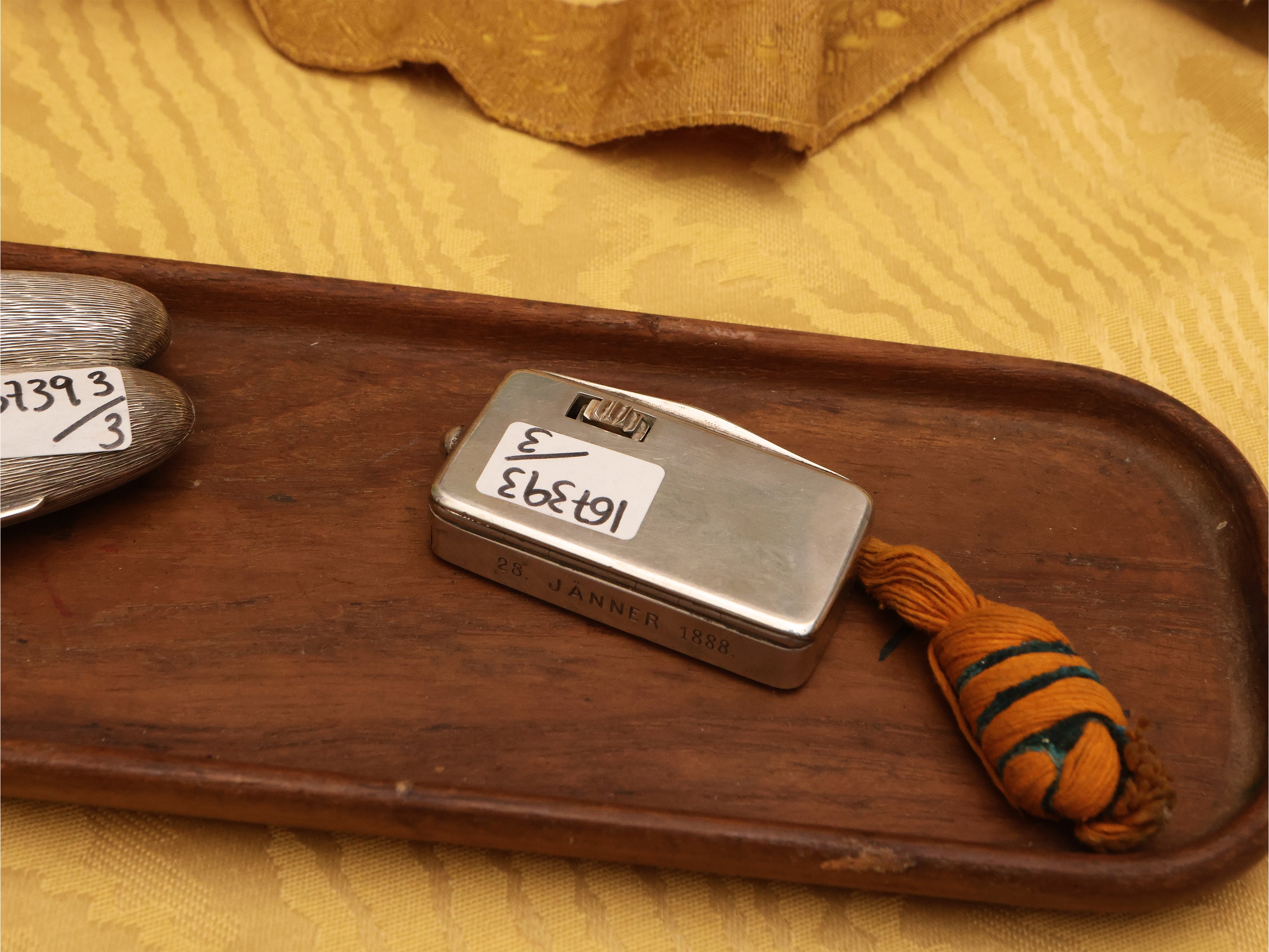 Accessori per fumatori in argento, tra cui portasigarette Bulgari e porta fiammiferi del 1888