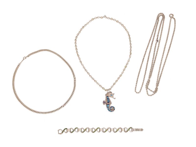 Lotto di bijoux in argento, composto da tre collane e un bracciale con smalti