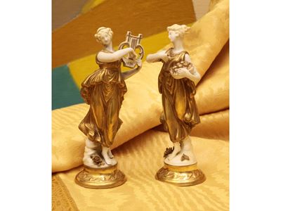 Coppia di figure in porcellana, Danzatrice e Musicante, fine del XIX secolo