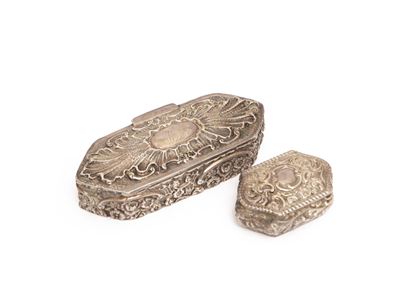Due tabacchiere da collezione, argento sbalzato, Birmingham 1896 e 1901
