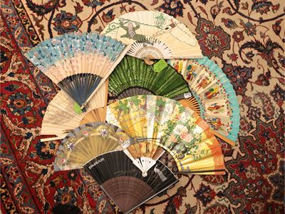 Collezione di ventagli d'epoca, vari stili e materiali