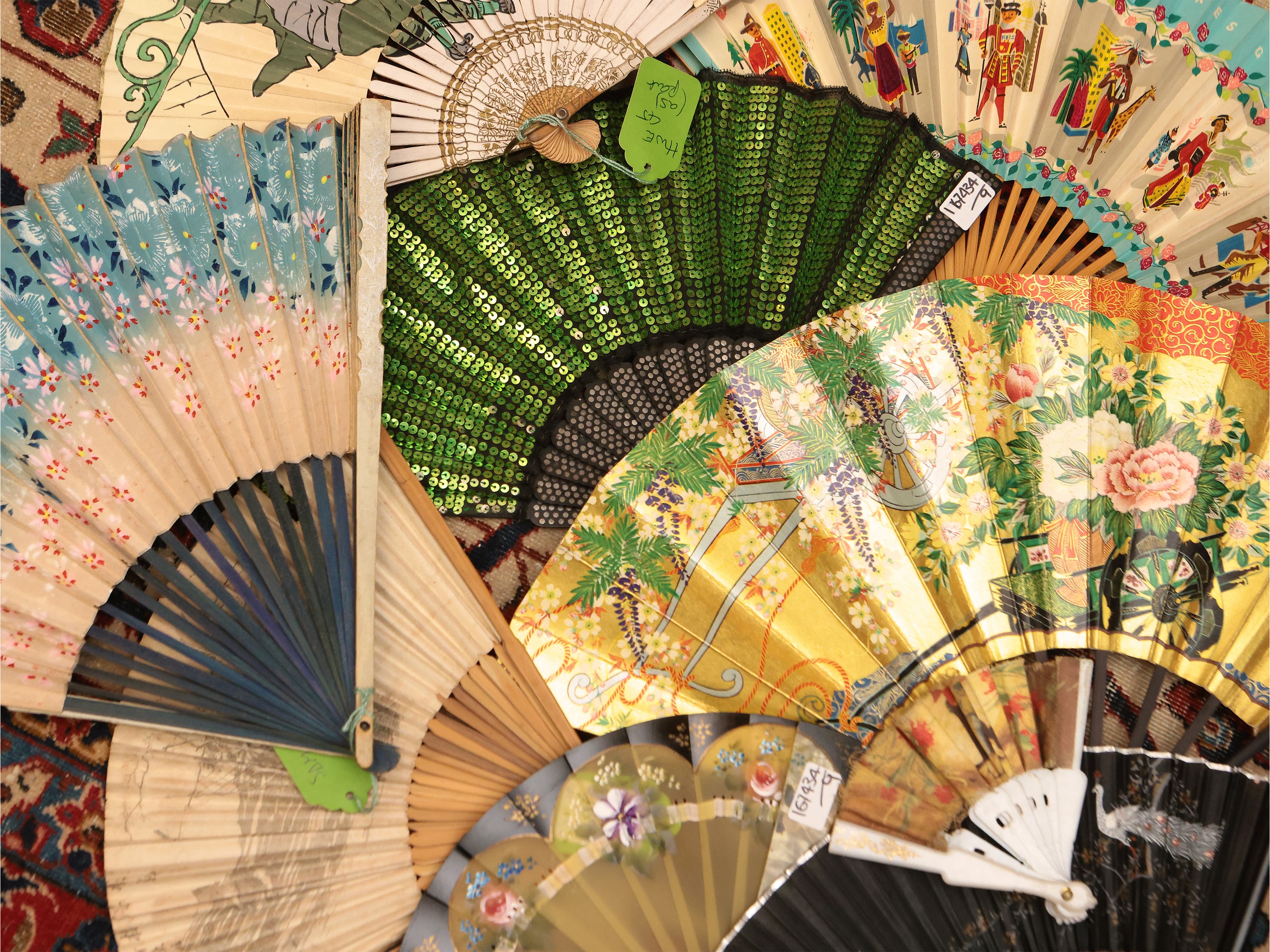 Collezione di ventagli d'epoca, vari stili e materiali