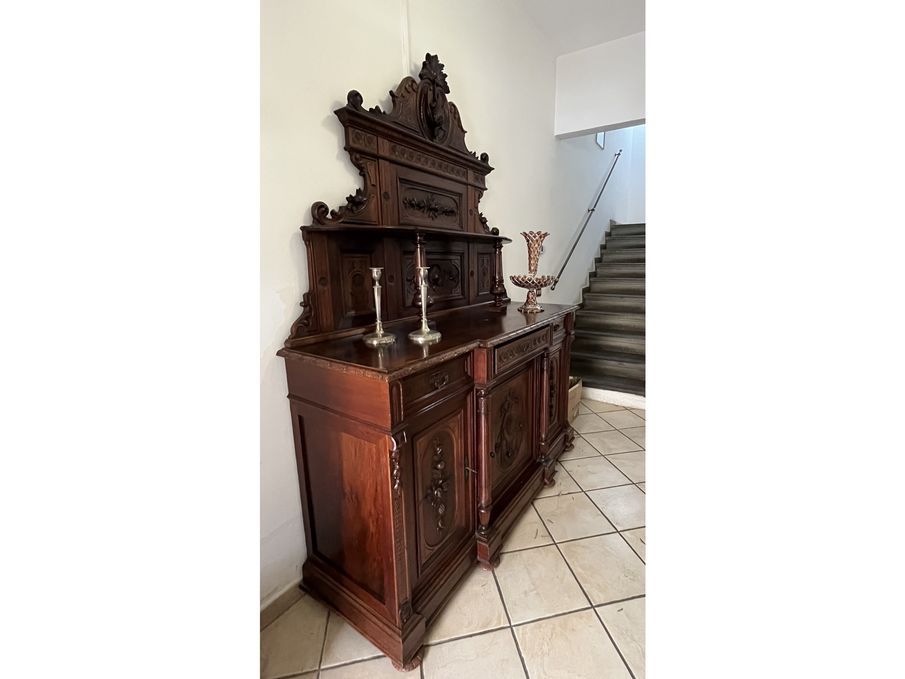 Credenza a due corpi in legno tenero, inizio del XX secolo