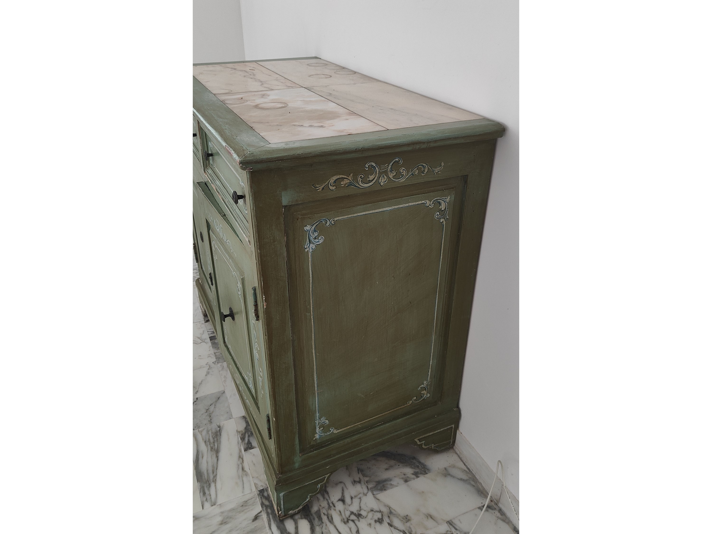 Piccola Credenza in Legno Laccato Verde Salvia