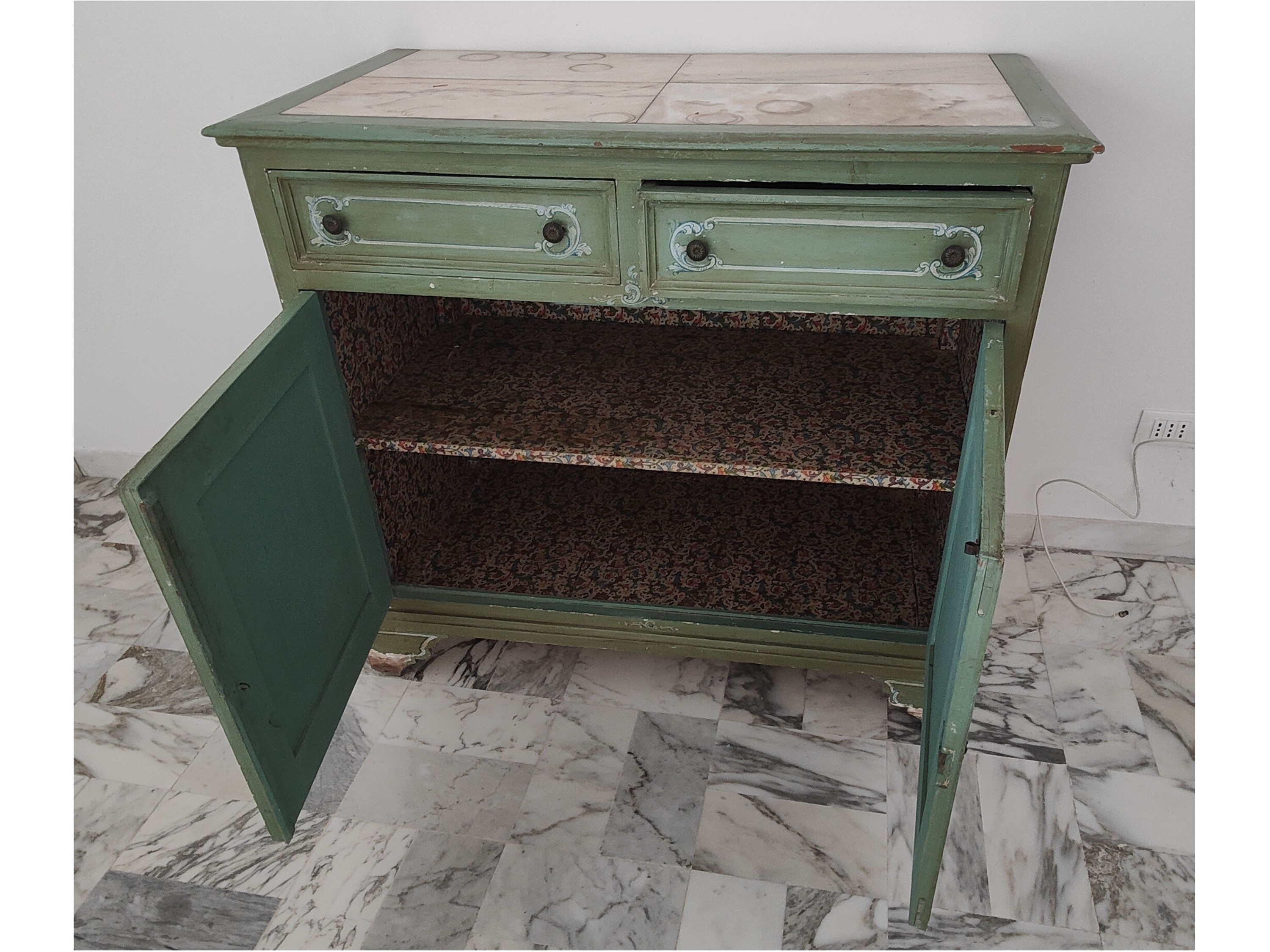 Piccola Credenza in Legno Laccato Verde Salvia
