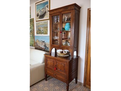 Credenza a due corpi in noce, Piemonte, XVIII secolo