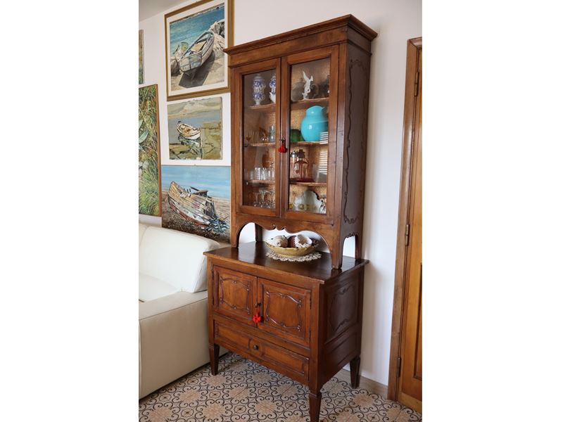 Credenza a due corpi in noce, Piemonte, XVIII secolo