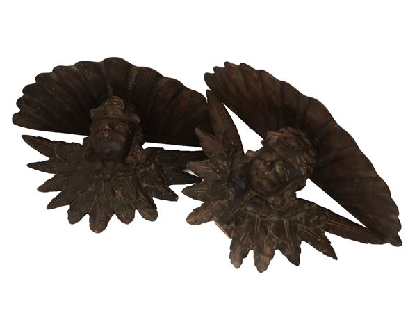 Coppia di piccole mensole in legno tenero