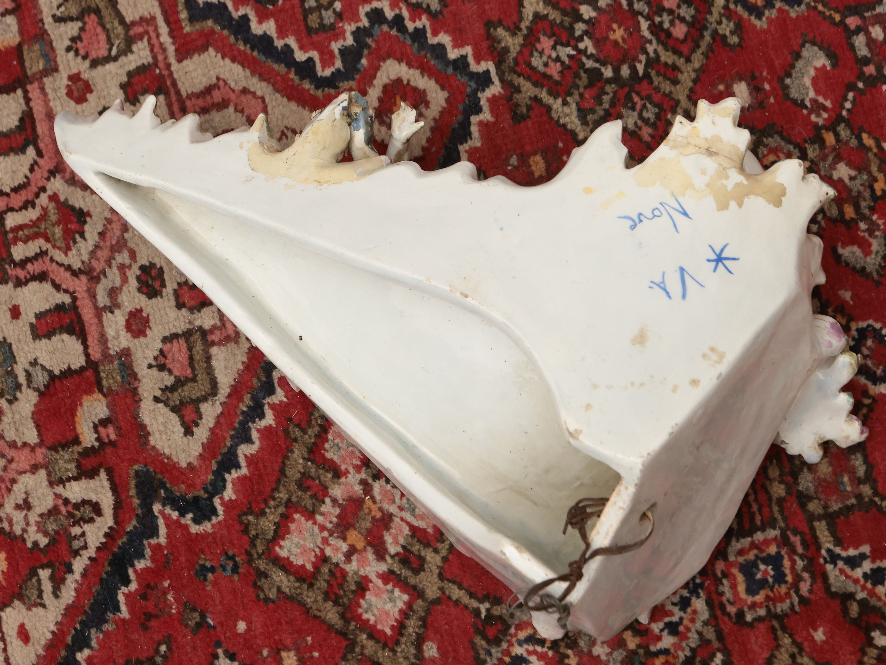 Mensola Ad Angolo in Maiolica, Manifattura di Nove