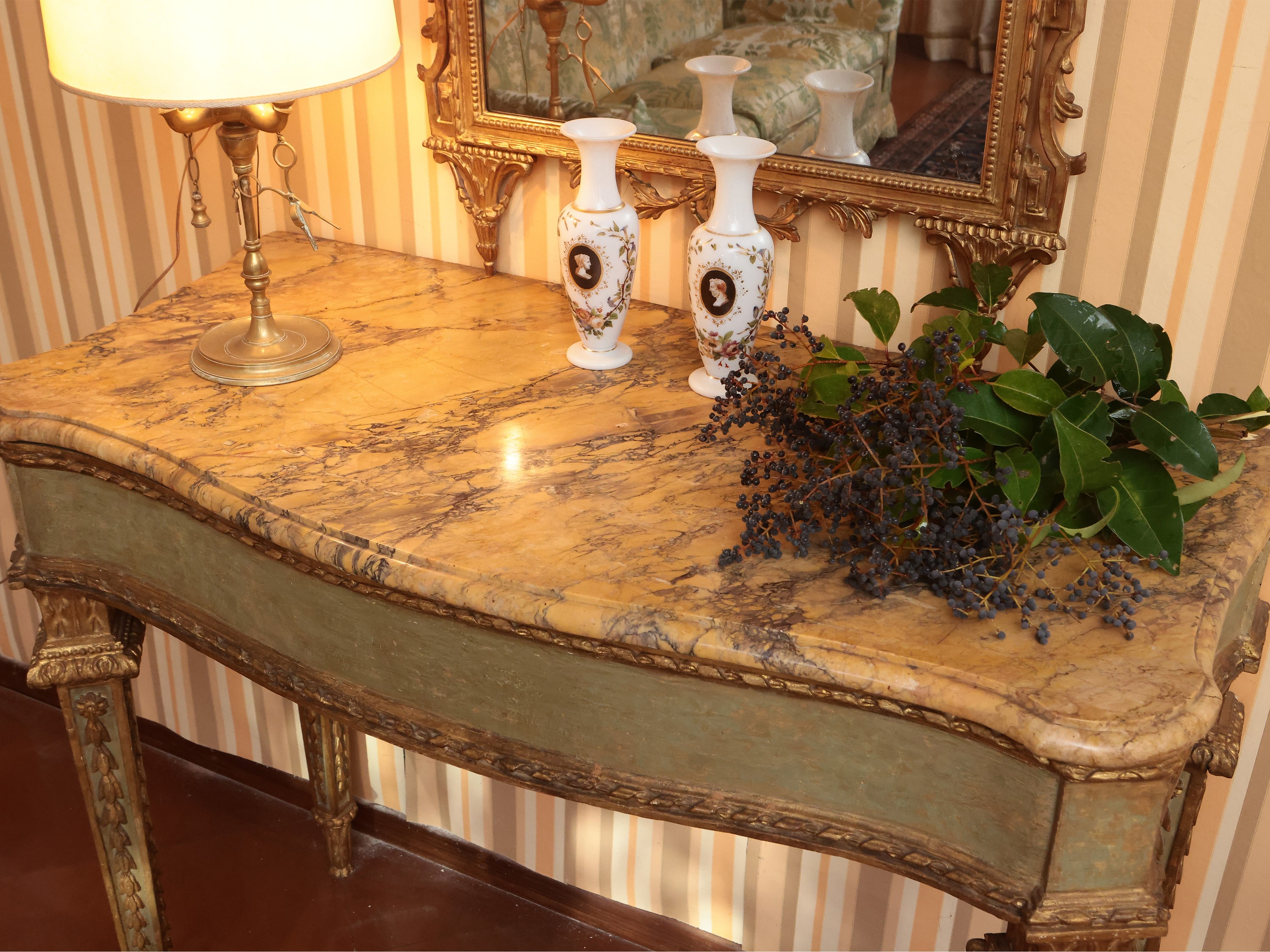 Console in Legno Tinto Verde Acqua e Lumeggiato in Oro