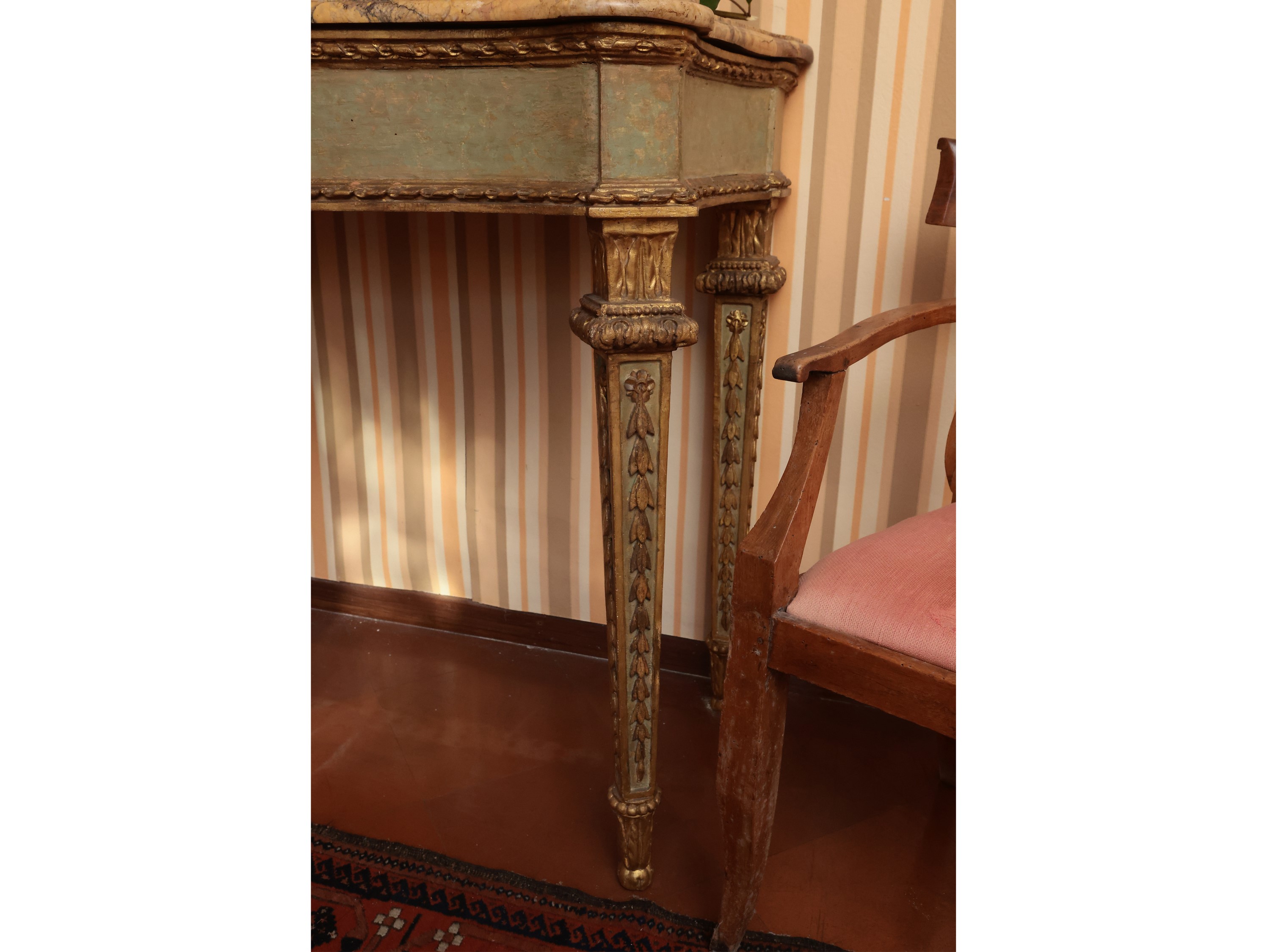 Console in Legno Tinto Verde Acqua e Lumeggiato in Oro
