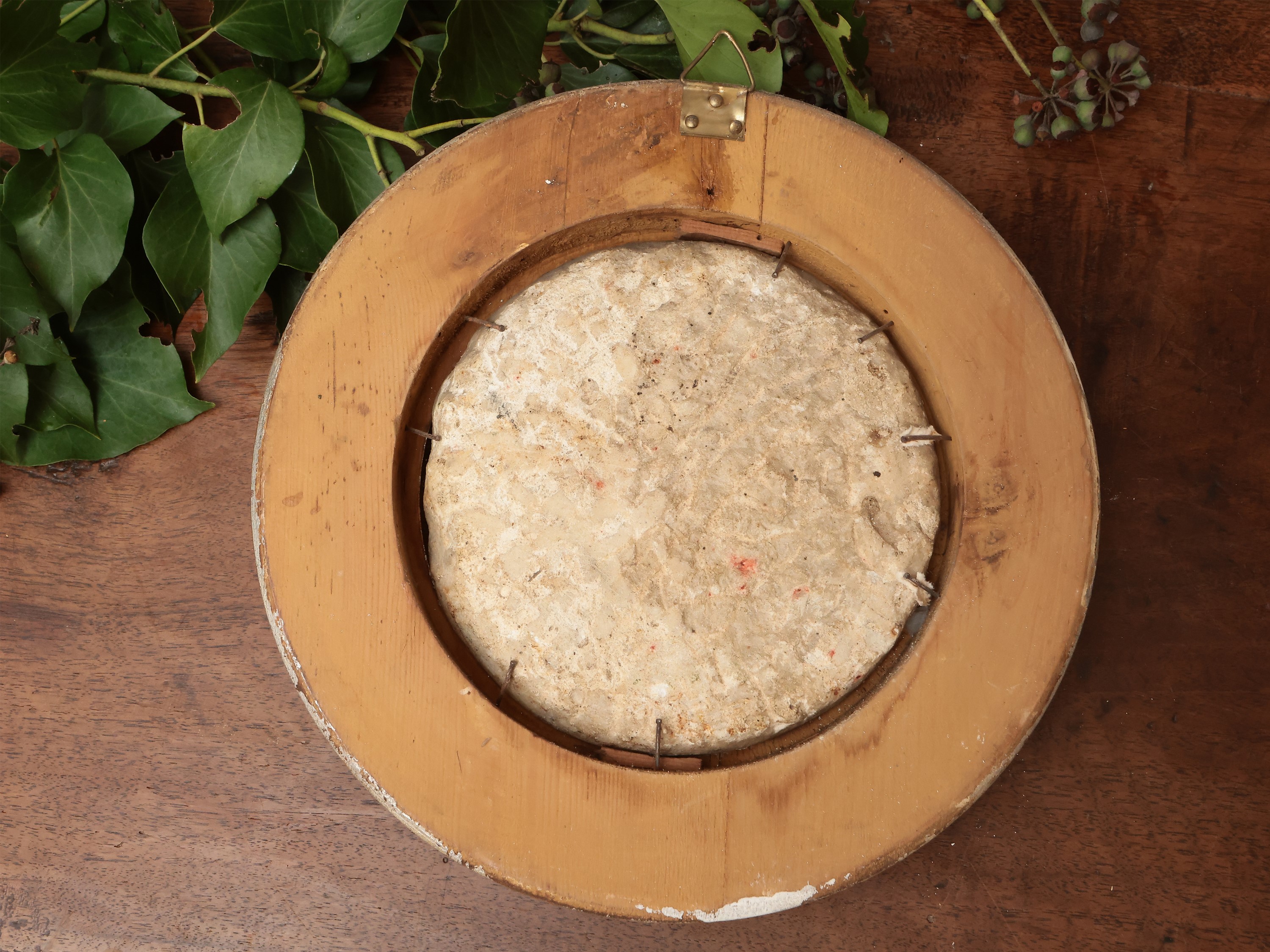 Profilo virile con copricapo in pelliccia