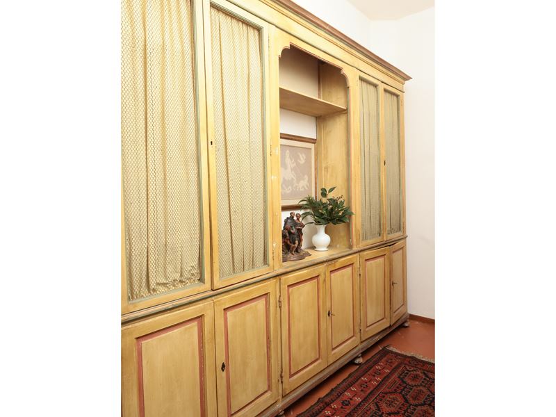 Libreria Cristalliera in Legno Tinto Color Crema