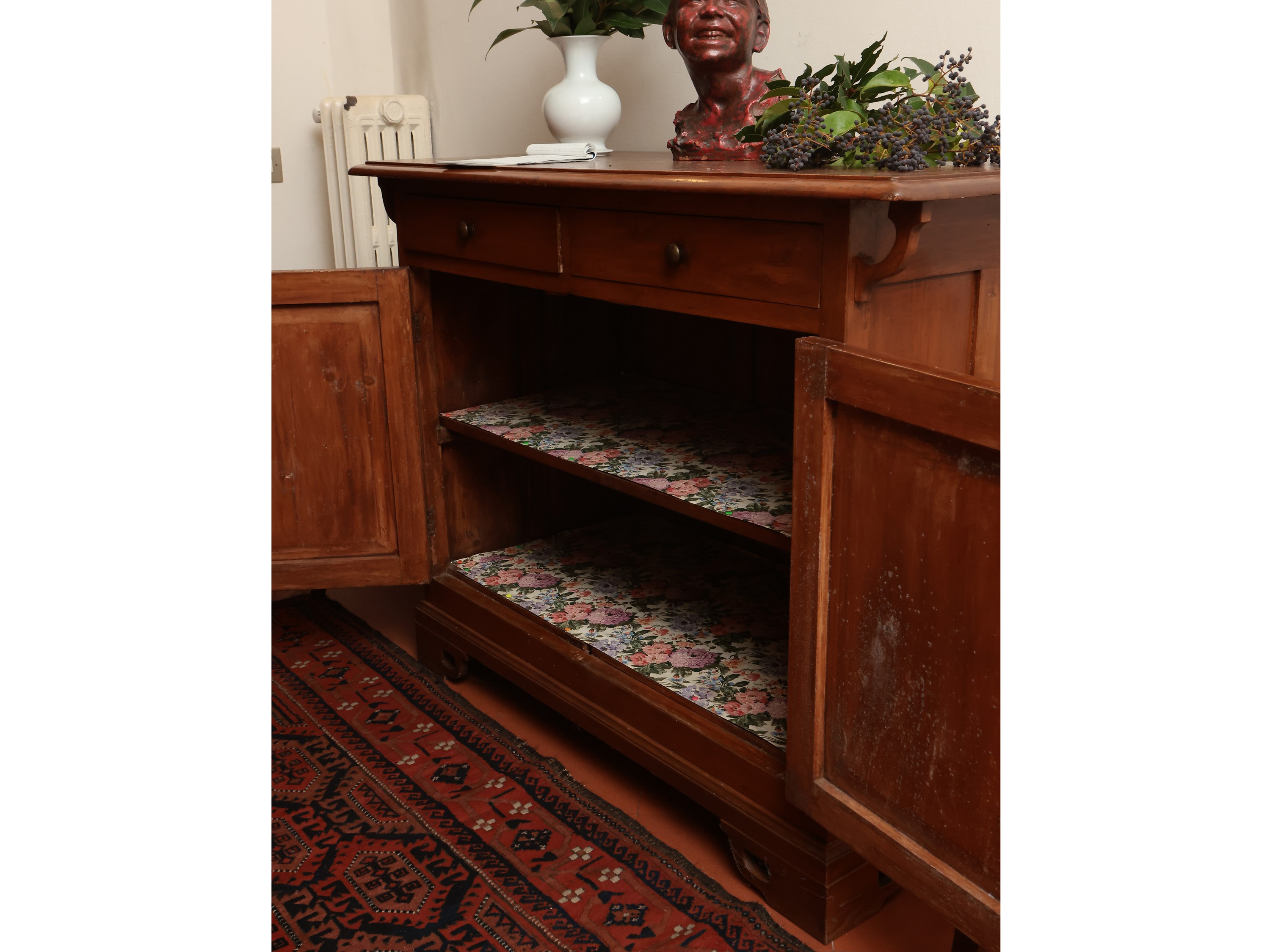 Credenza in Abete di Gusto Art Nouveau